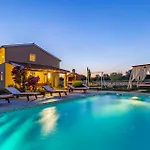 Vikendica Gorgeous Home In Sisan *