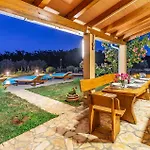 Gorgeous Home In Sisan Sisan