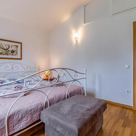 3 Bedroom Lovely Home In Sisan