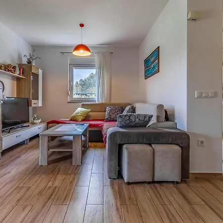 3 Bedroom Lovely Home In Sisan Holiday home *