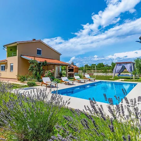 Holiday home 3 Bedroom Lovely Home In Sisan Sisan