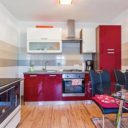 3 Bedroom Lovely Home In Sisan Sisan
