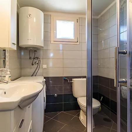 3 Bedroom Lovely Home In Sisan * Sisan