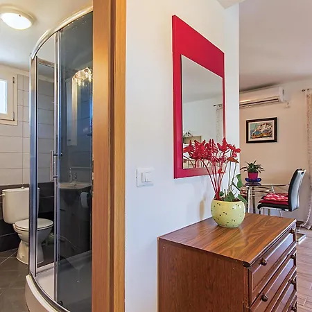 3 Bedroom Lovely Home In Sisan * Sisan