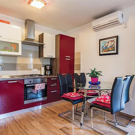 3 Bedroom Lovely Home In Sisan *